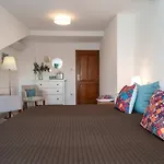 Toparti Villa, Koezvetlen Vizkapcsolattal