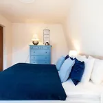 Toparti Villa, Koezvetlen Vizkapcsolattal Siofok