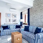 Toparti Villa, Koezvetlen Vizkapcsolattal