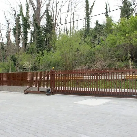 בית נופש Toparti Villa, Koezvetlen Vizkapcsolattal