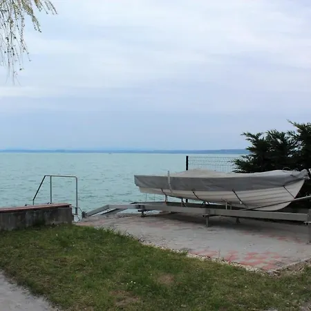 Nyaraló Tóparti Villa, Közvetlen Vízkapcsolattal *