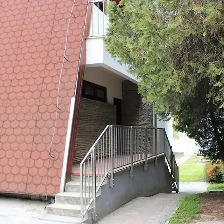 Tatil Evi Toparti Villa, Koezvetlen Vizkapcsolattal Siofok