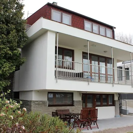 Holiday home Toparti Villa, Koezvetlen Vizkapcsolattal