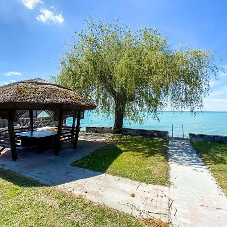 Holiday home Toparti Villa, Koezvetlen Vizkapcsolattal *