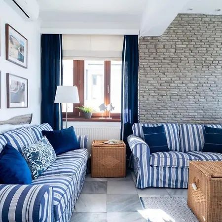 Toparti Villa, Koezvetlen Vizkapcsolattal Siofok
