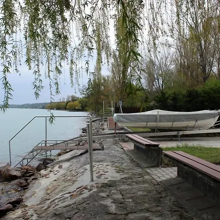 Nyaraló Tóparti Villa, Közvetlen Vízkapcsolattal