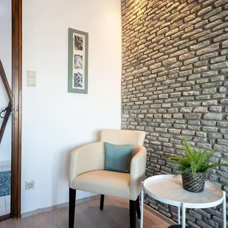 Holiday home Toparti Villa, Koezvetlen Vizkapcsolattal Siofok