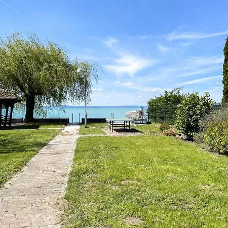 Holiday home Toparti Villa, Koezvetlen Vizkapcsolattal *